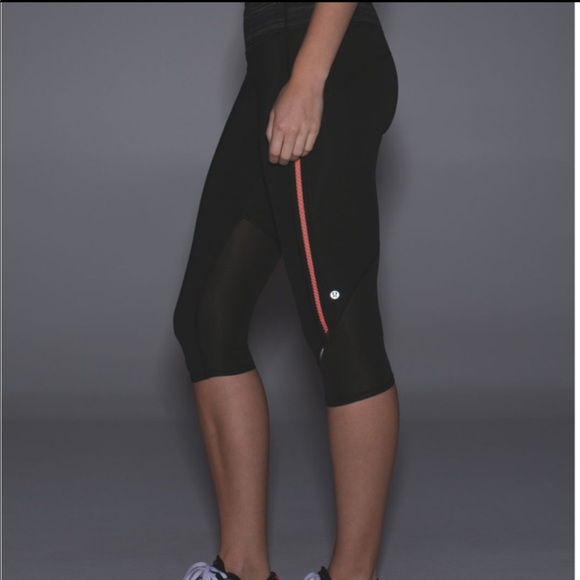 Lululemon Vent It Out Crop! Size 6. - Picture 3 of 7